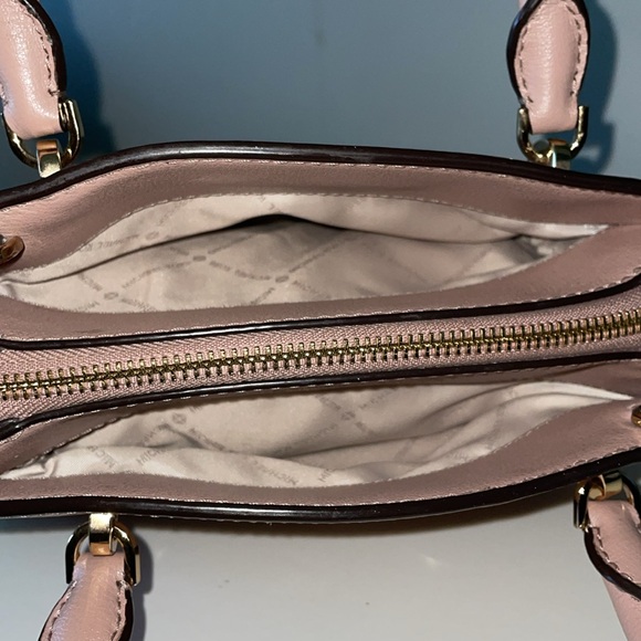 Michael Kors ELLIS Dusty Pink W/Gold stud design Satchel Handbag Convertible - Picture 10 of 11